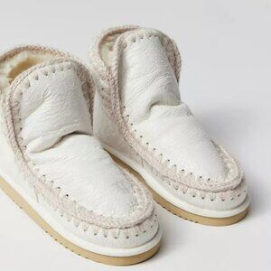 Mou 18 White Sheepskin Boot